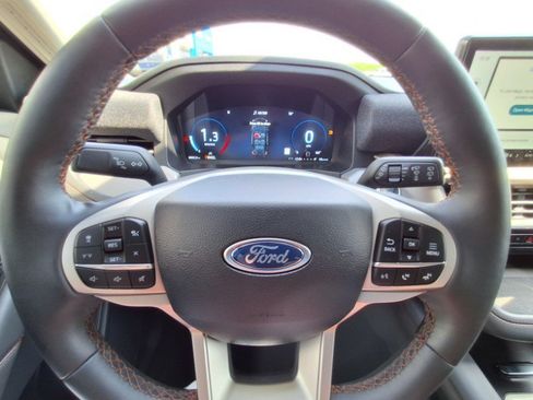 Used 2025 Ford Explorer Active w/ Active Comfort Package AWD/4WD image 13