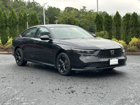 Used 2025 Honda Accord SE image 2
