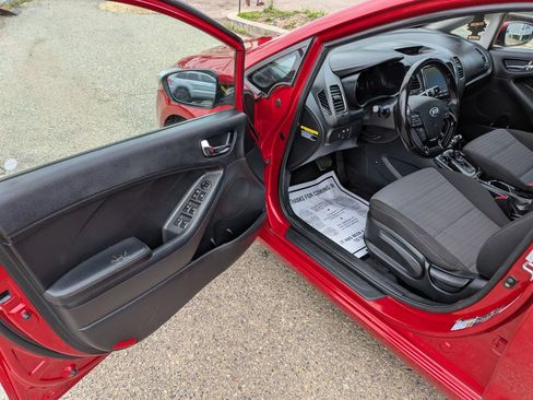 Used 2018 Kia Forte S w/ S Technology Plus Package FWD image 21