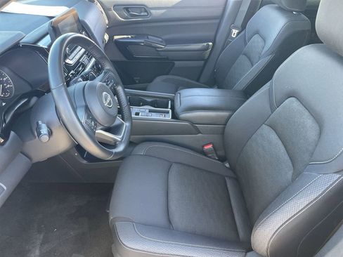 Used 2024 Nissan Pathfinder SV image 18