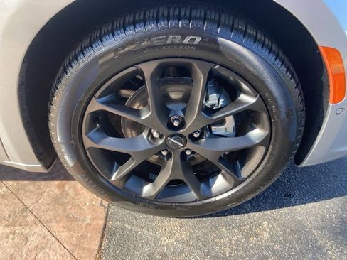 Used 2024 Chrysler Pacifica Touring-L w/ S Appearance Package image 22