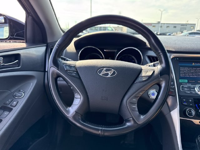 Used 2014 Hyundai Sonata Limited w/ Panoramic Sunroof Package 02 FWD image 23