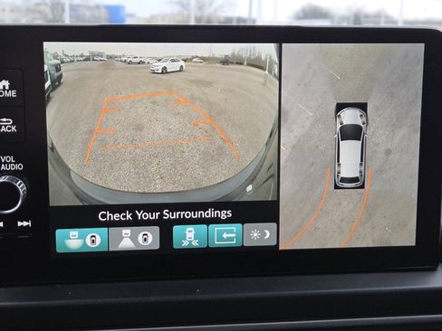 Used 2025 Honda Pilot Black Edition image 6