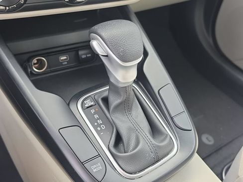 Certified 2025 Kia Soul LX w/ LX Technology Package FWD image 27