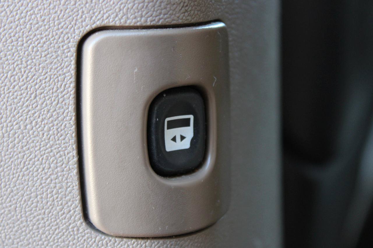 Used 2015 Chrysler Town & Country Touring-L w/ Driver Convenience Group FWD image 38