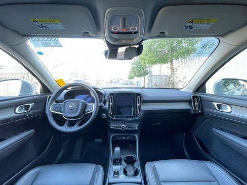 Used 2025 Volvo XC40 B5 Core image 29