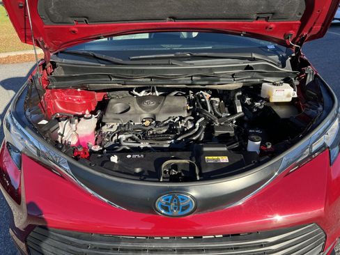 Used 2022 Toyota Sienna LE image 27