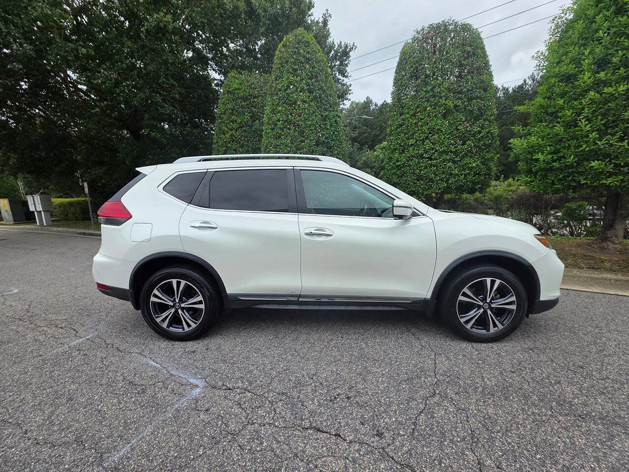 Used 2017 Nissan Rogue SL w/ SL Premium Package AWD/4WD image 6