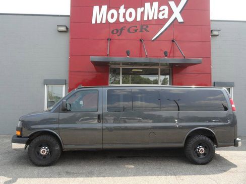 Used 2016 GMC Savana 3500 LT w/ LT Preferred Equipment Group image 5