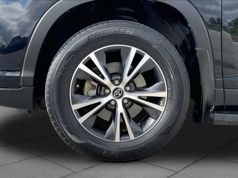 Used 2019 Toyota Highlander LE FWD image 11