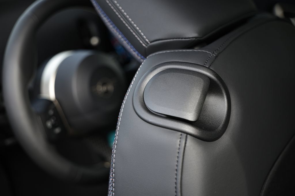 New 2026 MINI Cooper 2-Door Hardtop FWD image 22