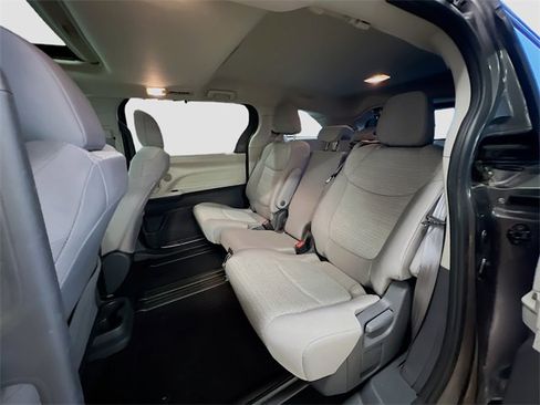 Used 2021 Toyota Sienna LE image 25