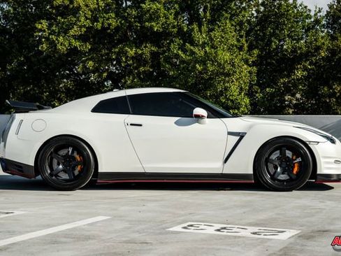 Used 2014 Nissan GT-R Premium image 13