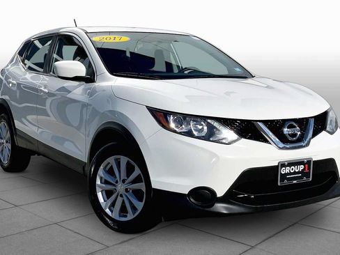 Used 2017 Nissan Rogue Sport S w/ S Appearance Package AWD/4WD image 2