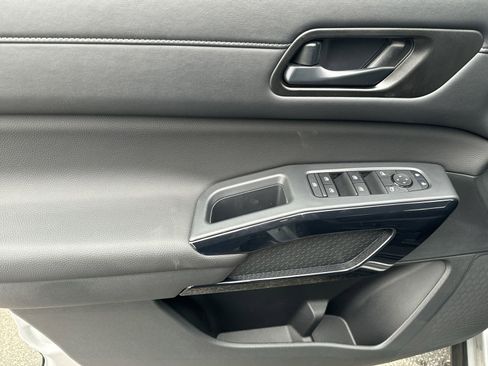 New 2025 Nissan Pathfinder SV w/ Black Appearance Package image 19