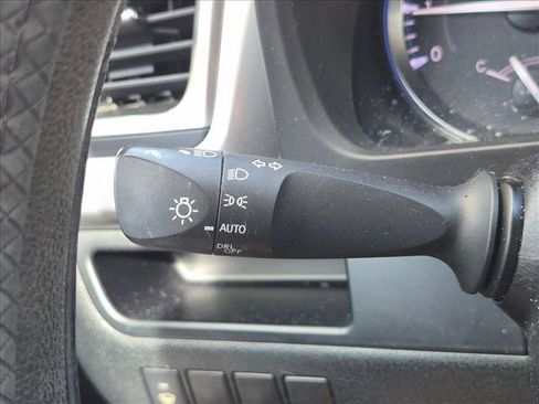 Used 2014 Toyota Highlander LE FWD image 7