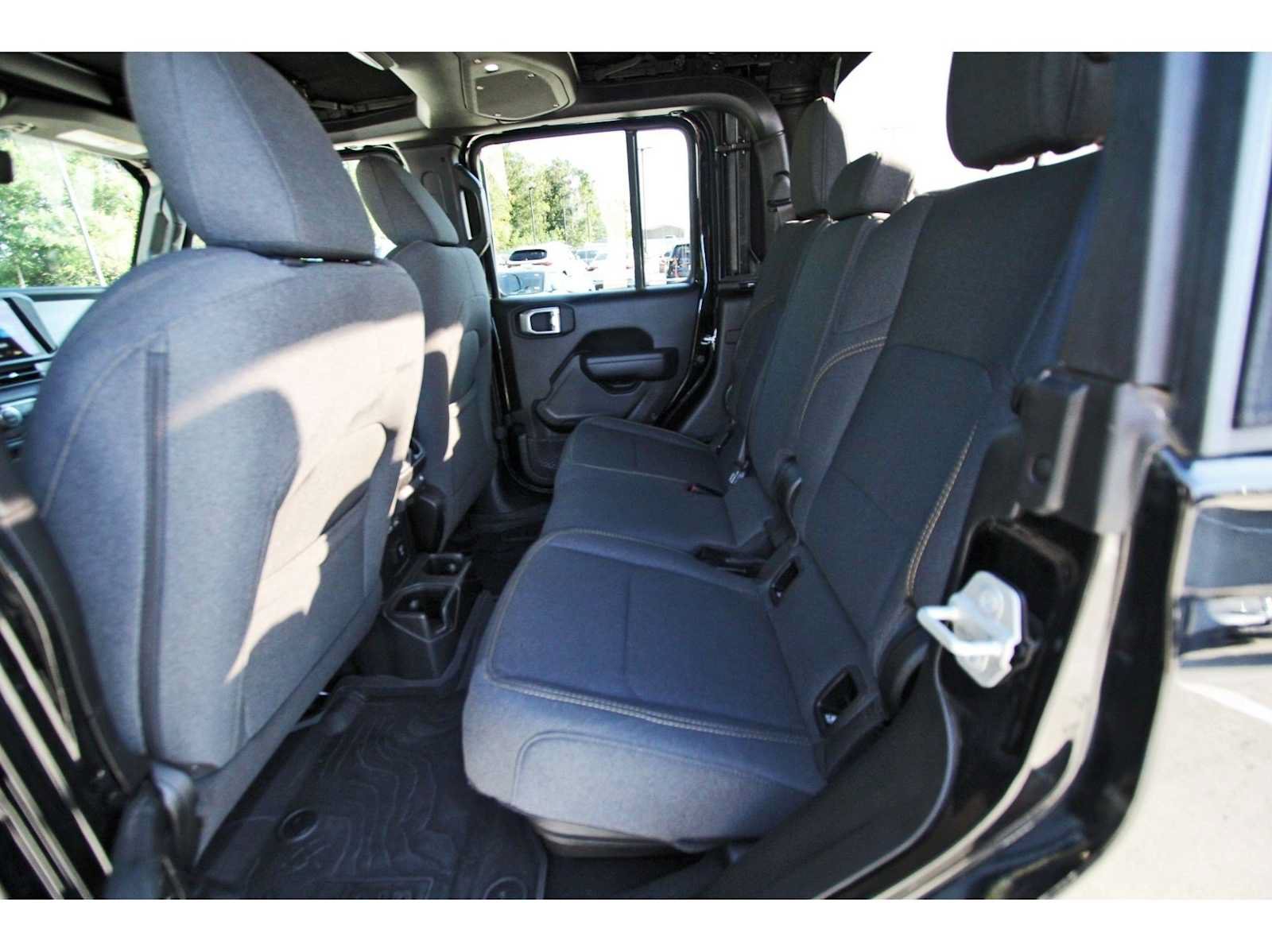 Used 2024 Jeep Gladiator Sport AWD/4WD image 12