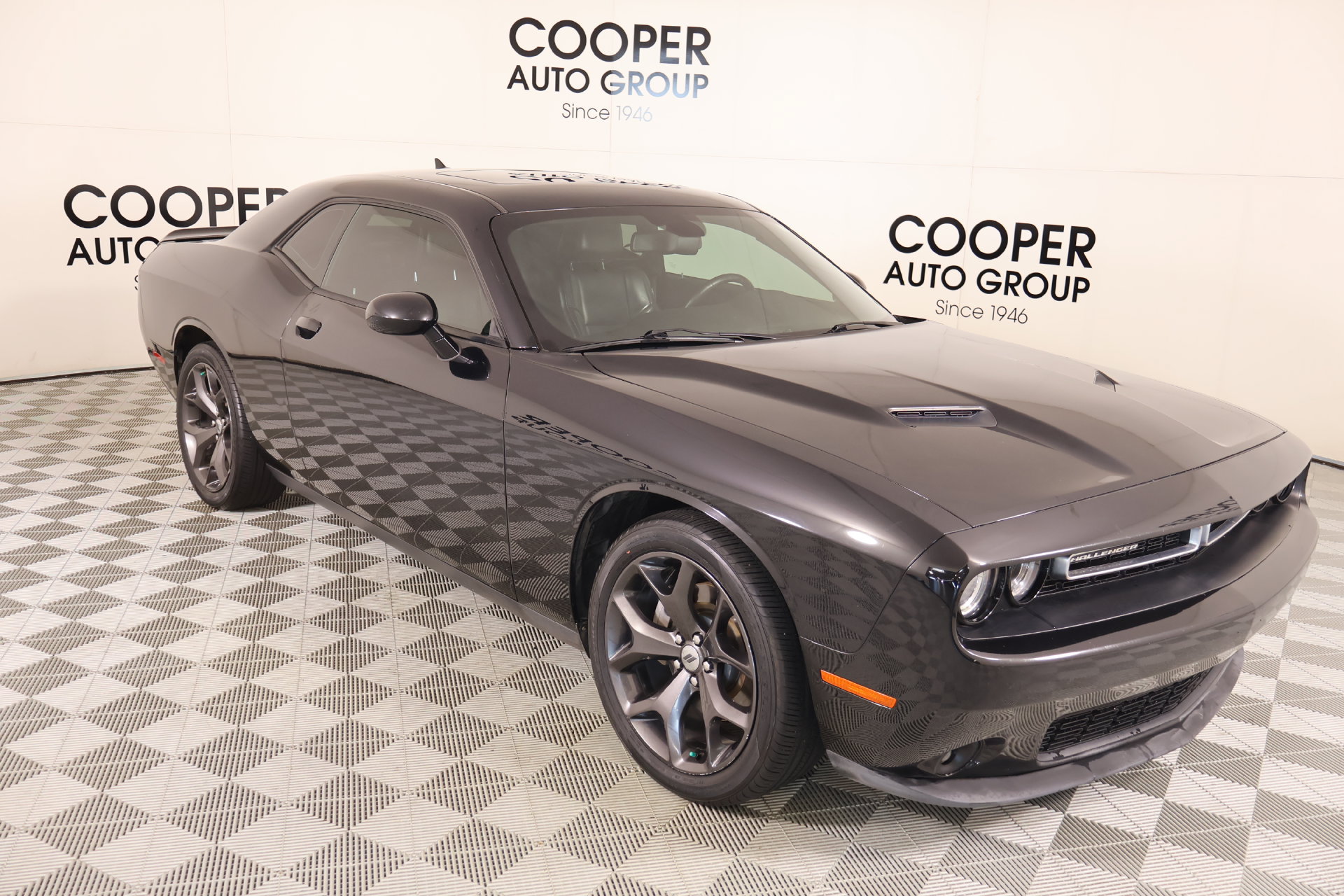 Used 2018 Dodge Challenger SXT Plus RWD image 1