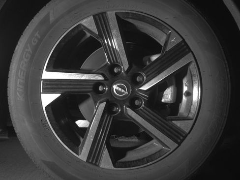 Used 2025 Nissan Sentra SV image 13