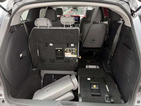 Used 2025 Toyota Sienna LE image 26