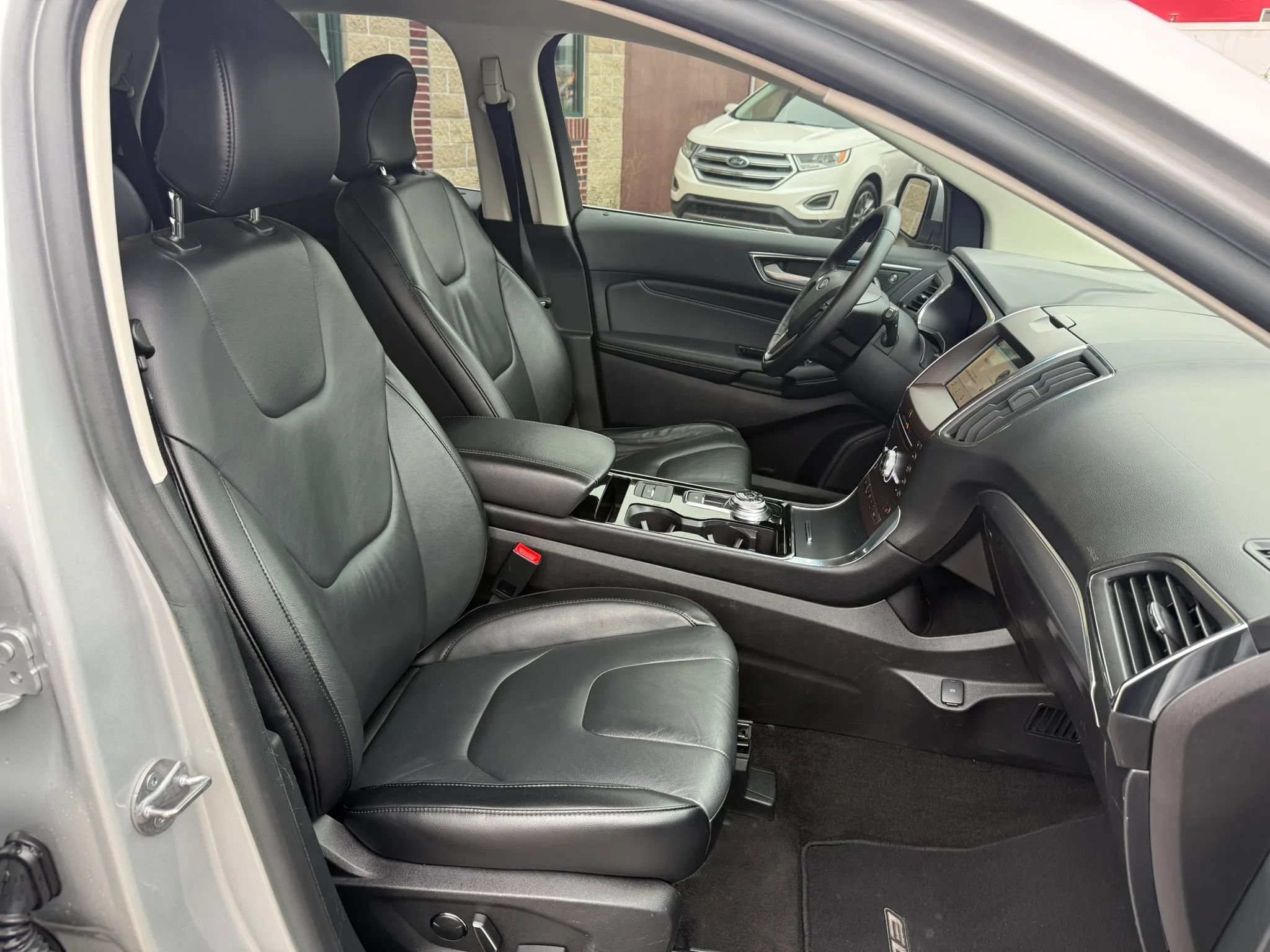 Used 2019 Ford Edge Titanium FWD image 34
