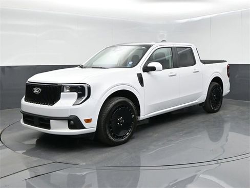 Used 2025 Ford Maverick Lobo image 4