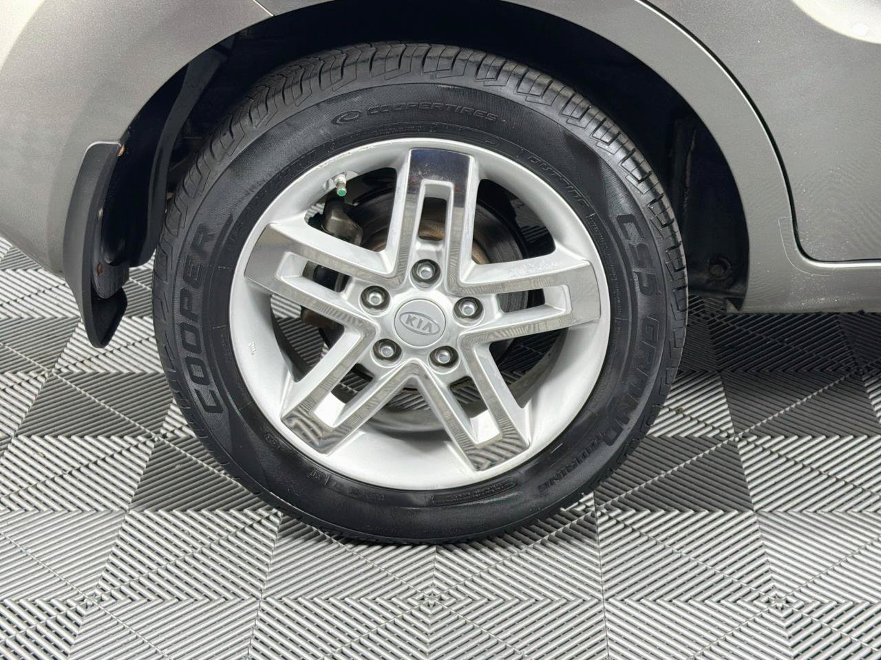 Used 2010 Kia Soul + w/ Audio Pkg FWD image 28