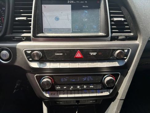 Used 2018 Hyundai Sonata Limited FWD image 9