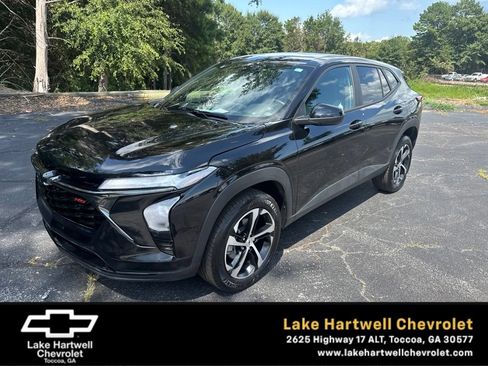 Used 2025 Chevrolet Trax RS w/ Driver Confidence Package FWD image 1
