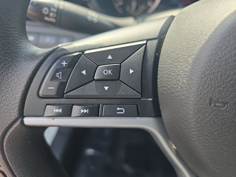 Used 2025 Nissan Altima 2.5 SV FWD image 18