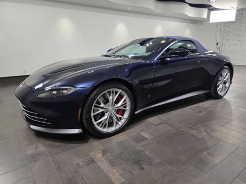 Used 2021 Aston Martin V8 Vantage Roadster image 24