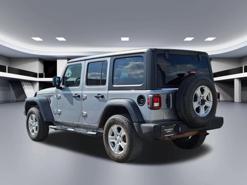 Used 2020 Jeep Wrangler Unlimited Sahara AWD/4WD image 4