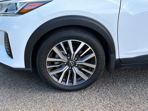 Used 2023 Nissan Kicks SV FWD image 9
