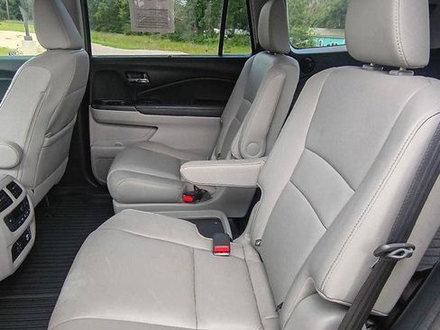Used 2019 Honda Pilot Touring image 12