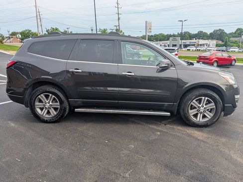 Used 2017 Chevrolet Traverse LT w/ LPO, 'HIT The Road' Package FWD image 7