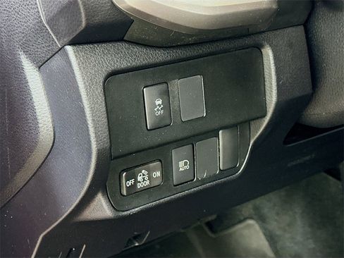 Used 2022 Toyota Tacoma SR5 w/ Technology Package image 15