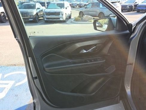 Used 2024 GMC Terrain SLE image 8