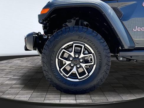 Certified 2025 Jeep Wrangler Unlimited Rubicon w/ Convenience Group AWD/4WD image 32