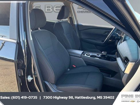 Used 2024 Nissan Rogue S AWD/4WD image 6