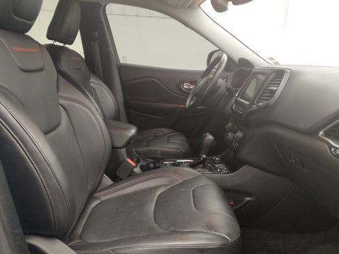 Used 2019 Jeep Cherokee Trailhawk AWD/4WD image 21