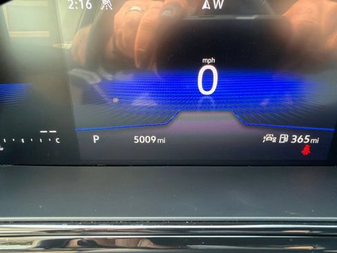 Certified 2023 Volkswagen Taos SE AWD/4WD image 17