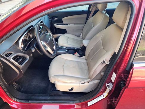 Used 2011 Chrysler 200 Limited image 14