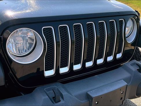 Used 2019 Jeep Wrangler Unlimited Sahara AWD/4WD image 29
