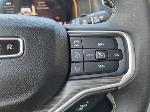 Used 2024 Jeep Wagoneer L Series III w/ Premium Group I AWD/4WD image 48