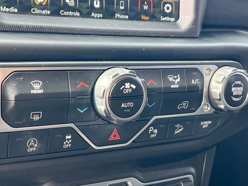 Used 2020 Jeep Wrangler Unlimited Sahara AWD/4WD image 19
