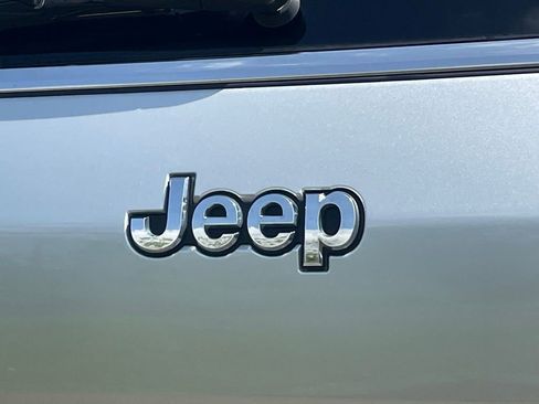 Used 2023 Jeep Grand Cherokee L Laredo AWD/4WD image 22
