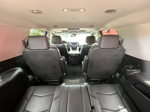 Used 2017 Cadillac Escalade Luxury AWD/4WD image 22