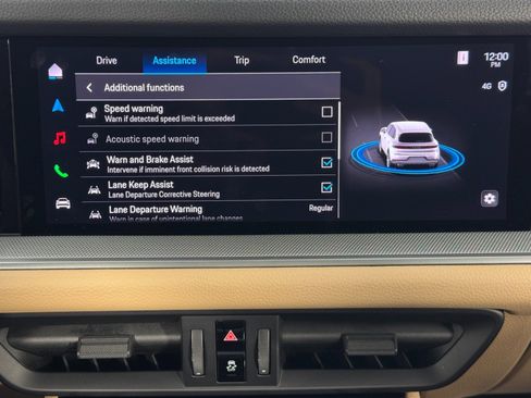 Used 2024 Porsche Cayenne w/ Sport Chrono Package image 30