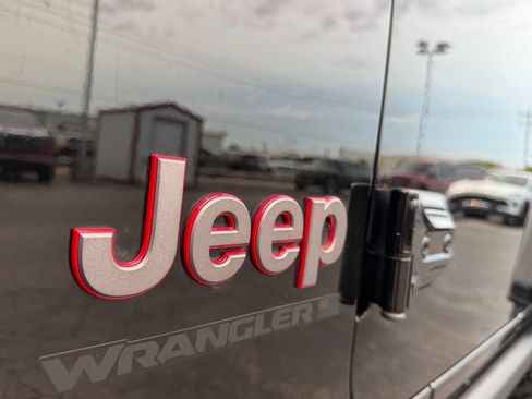 Used 2023 Jeep Wrangler Rubicon w/ Cold Weather Group AWD/4WD image 32