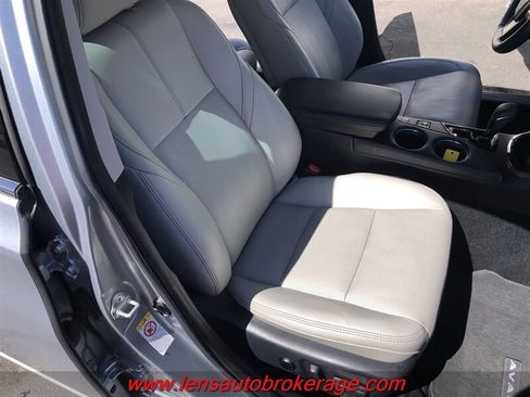 Used 2018 Toyota Avalon Limited w/ Carpet Mat Package FWD image 23